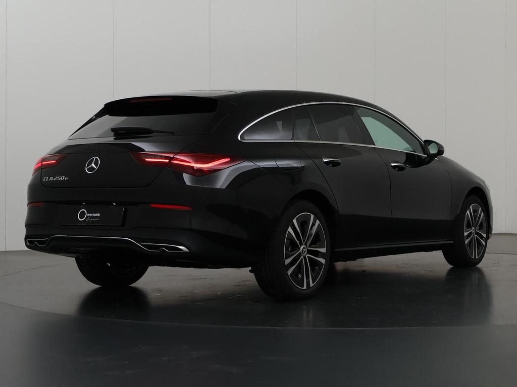 Mercedes-Benz CLA 180 Shooting Brake Star Edition Luxury Lin, CLA, Gebruikt, 4 cilinders, Zwart