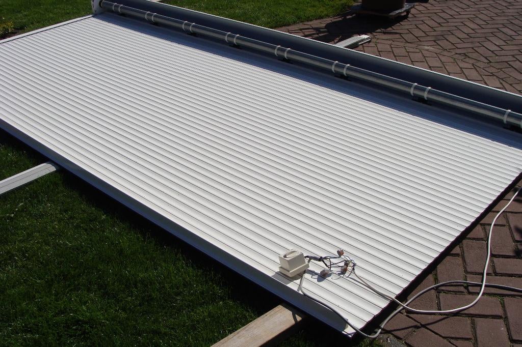 Te koop:Groot elektrisch rolluik met Somfy motor  Z.G.A.N., Doe-het-zelf en Verbouw, Rolluiken, Wit, Ophalen of Verzenden, Zo goed als nieuw