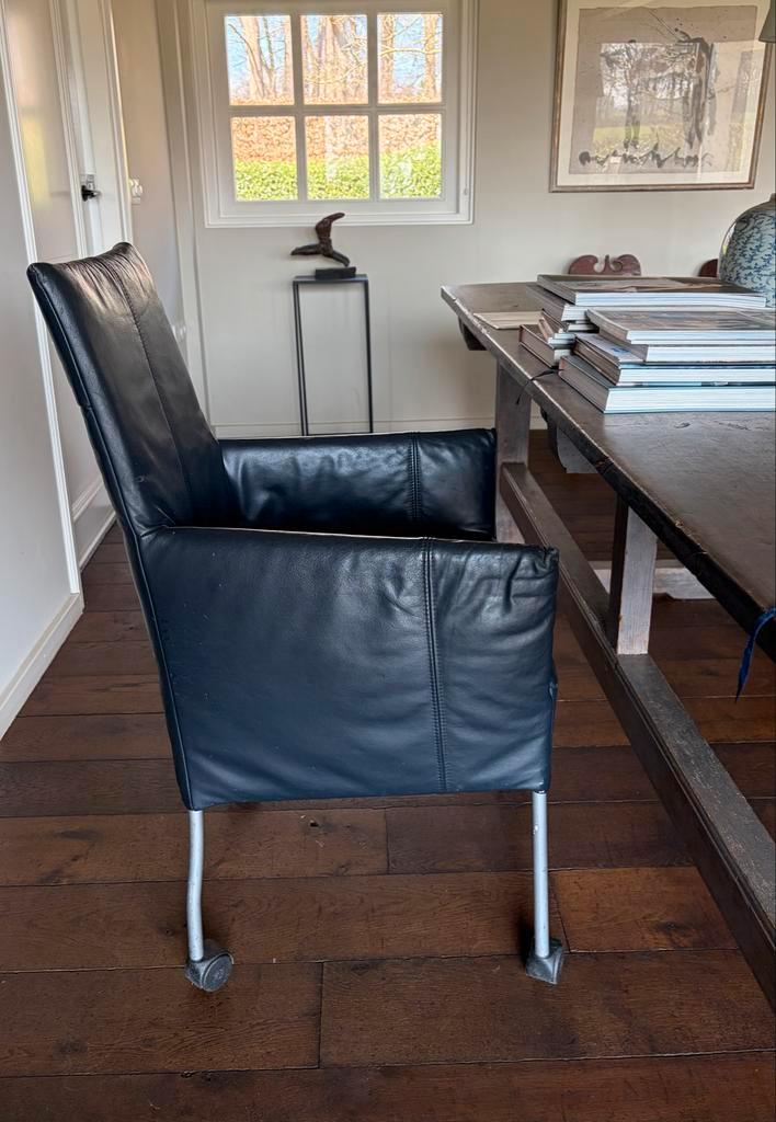 Leren buro-/ eetkamerstoel op wieltjes, Huis en Inrichting, Stoelen, Gebruikt, Eén, Leer, Zwart, Ophalen