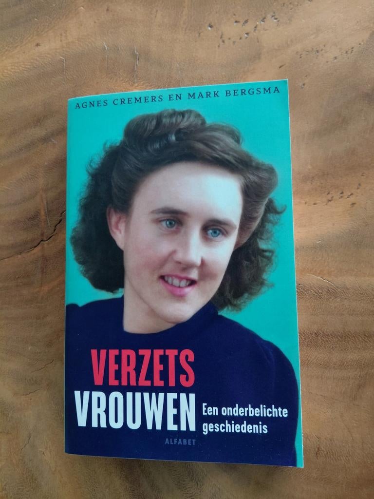 Boek Verzetsvrouwen - Agnes Cremers en Mark Bergsma, Ophalen of Verzenden