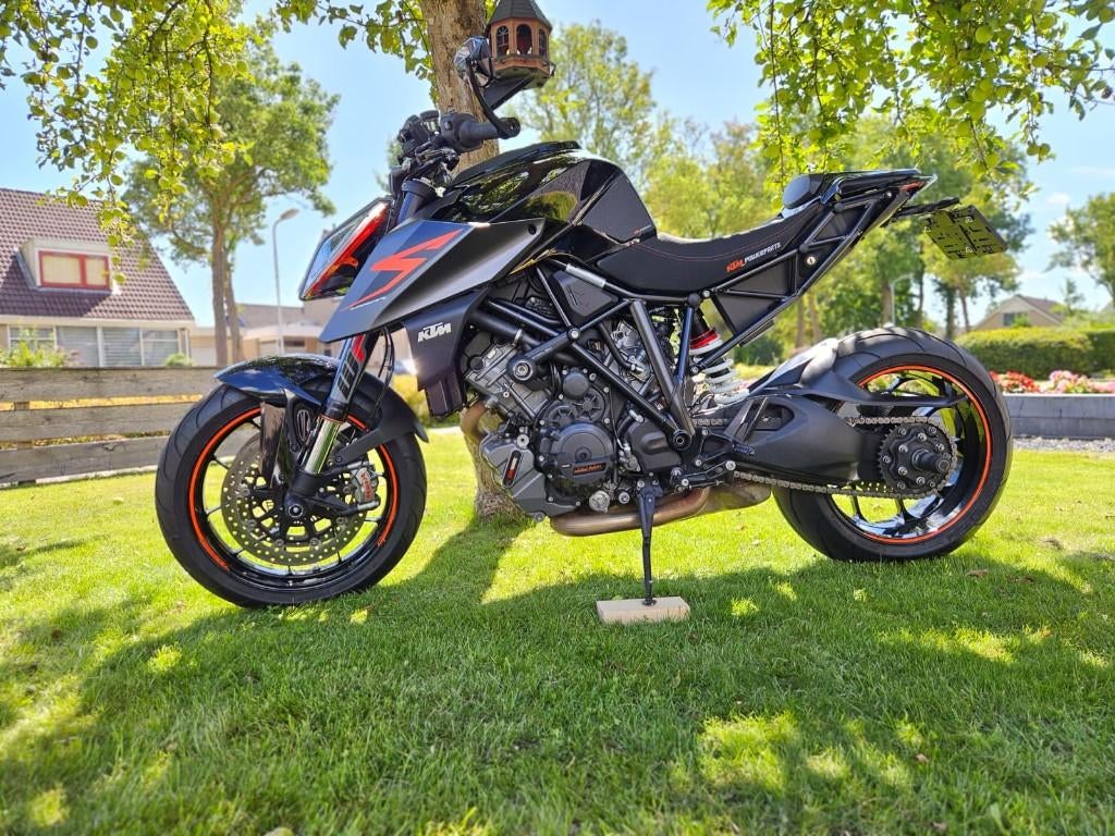 KTM Superduke 1290 R origineel Nederlandse motor!, 2 cilinders, Traction Control, Occasion, Motorrijbewijs A