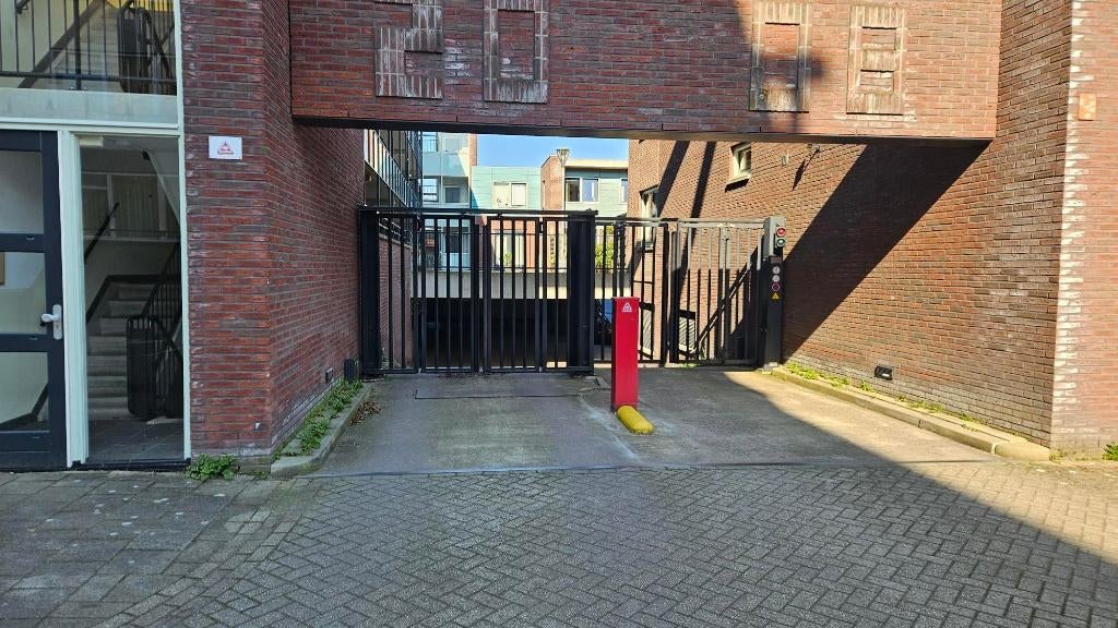 Parkeerplaats/ Parking space in Lombok Utrecht, Huizen en Kamers, Garages en Parkeerplaatsen, Utrecht