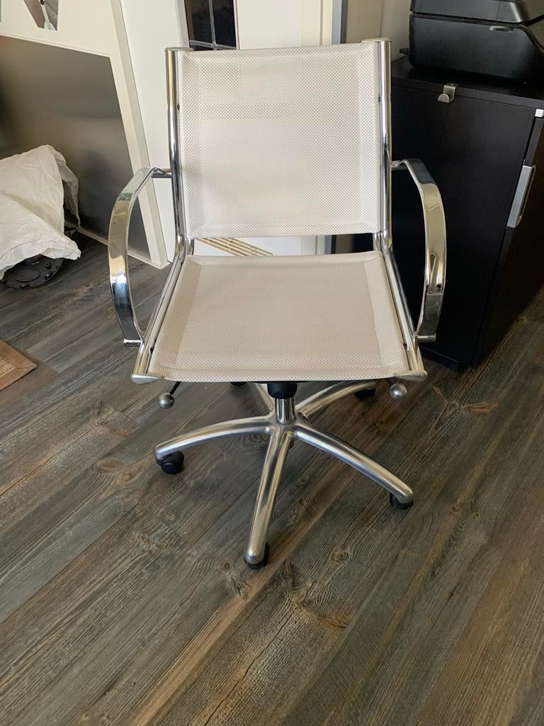 Witte bureaustoel met verchroomd frame., Ophalen, Gebruikt, Wit, Bureaustoel