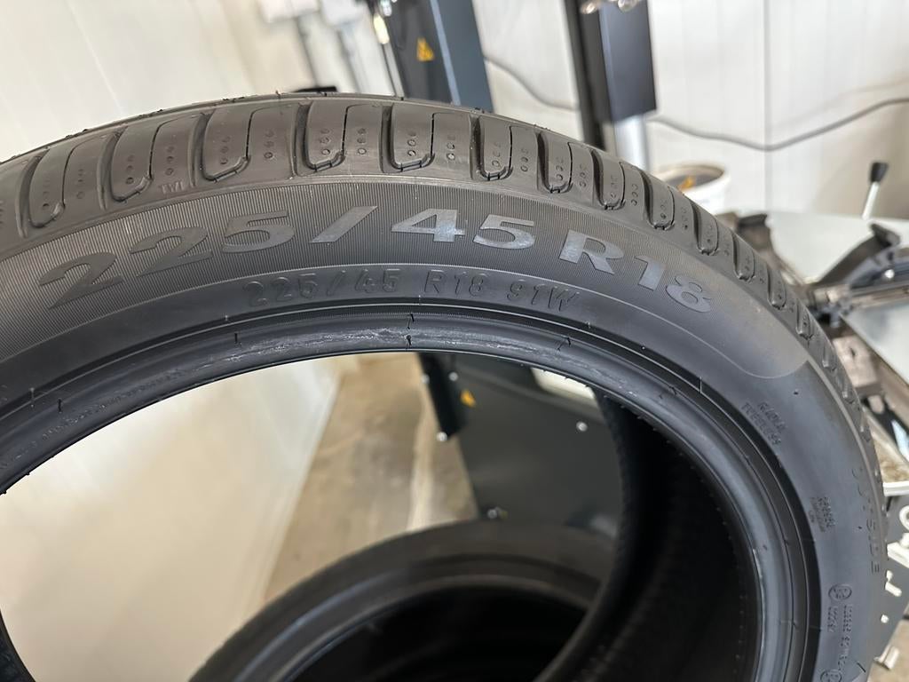 4 Stuks Pirelli 225 45 18 Zomerbanden Inclusief Montage, 18 inch, Ophalen of Verzenden, Band(en), P7