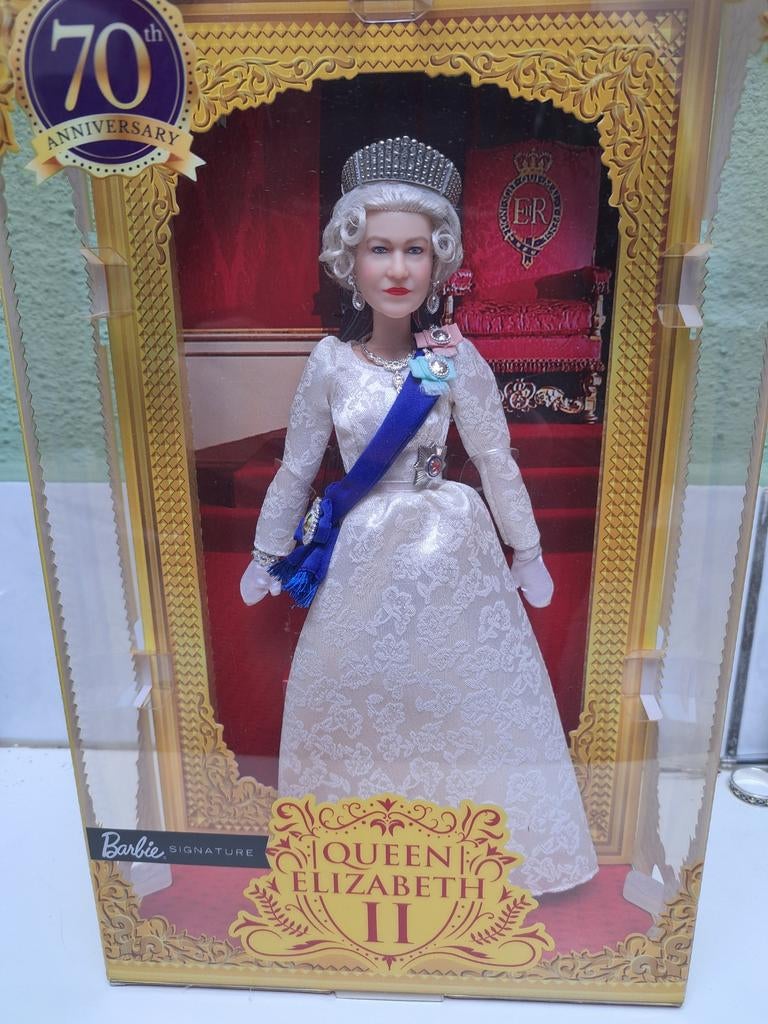Barbie Signature Queen Elizabeth II 70th Anniversary, Ophalen of Verzenden, Nieuw, Barbie