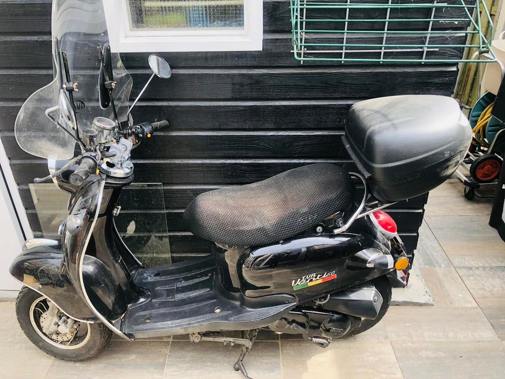 Moter, Fietsen en Brommers, Snorfietsen en Snorscooters, Ophalen of Verzenden, Zo goed als nieuw, Benzine, Overige merken