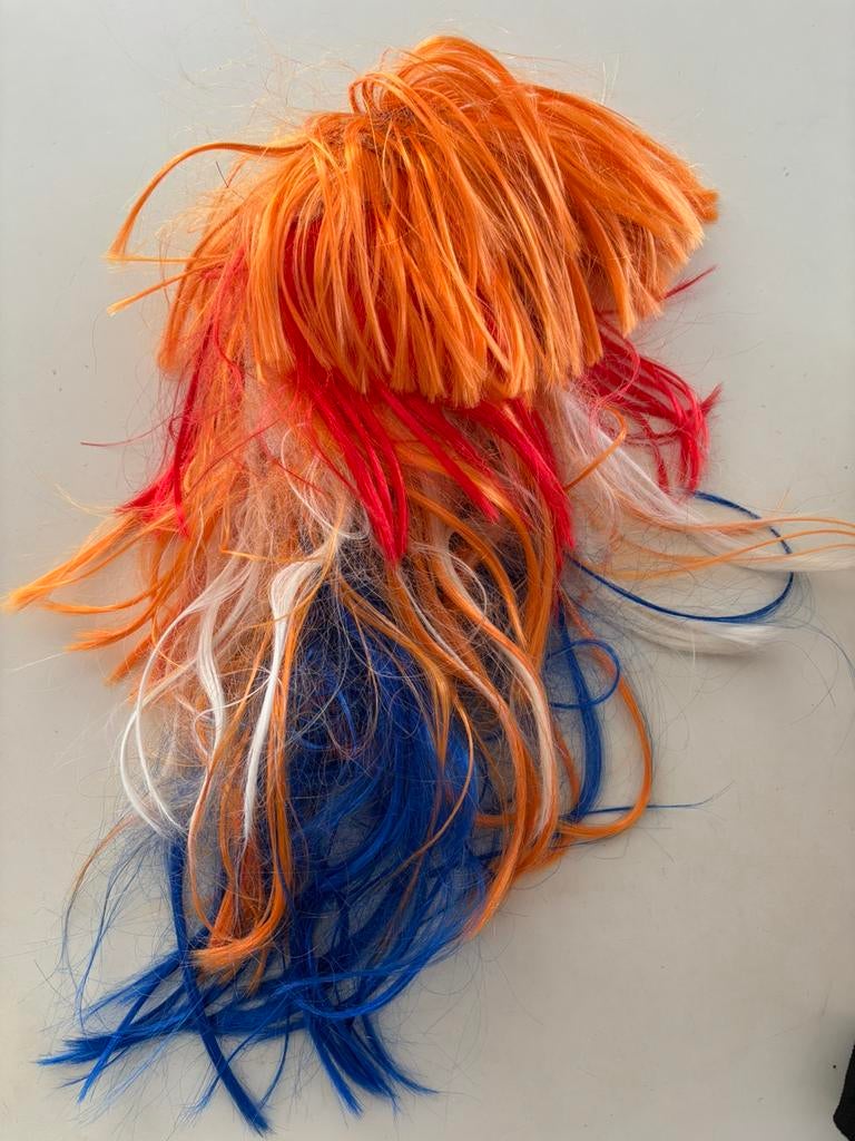 Leuke oranje rood wit blauwe pruik, Ophalen of Verzenden, Zo goed als nieuw, Oranje of Koningsdag