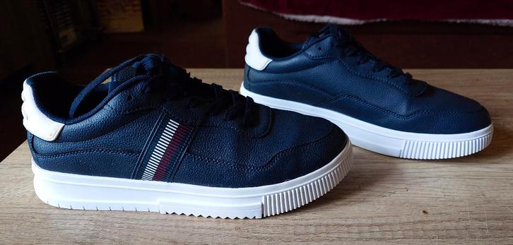 TOMMY HILFIGER Navy, Wit Maat 46, Kleding | Heren, Schoenen, Zo goed als nieuw, Sneakers of Gympen, Blauw, Verzenden