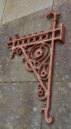 Twee Muurornamenten / dragende muurbeugel, Ophalen, Gebruikt