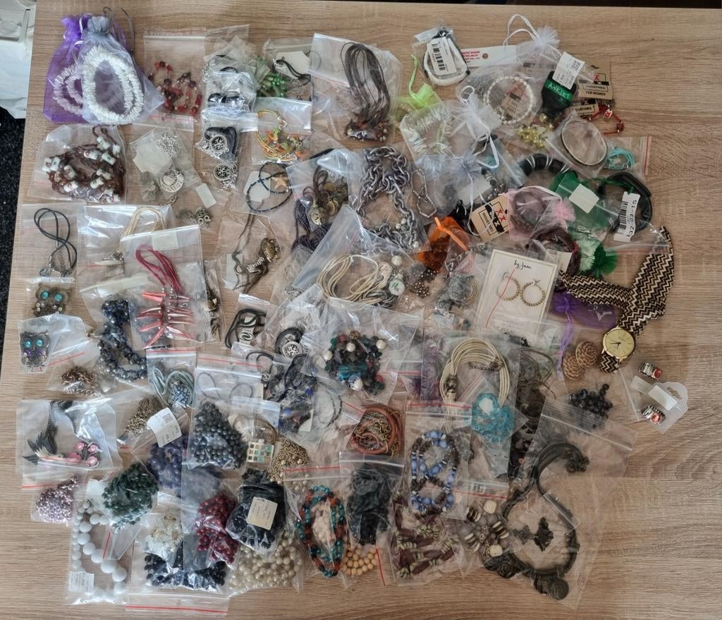 Partijtje sieraden (meer dan 100 stuks), Ophalen