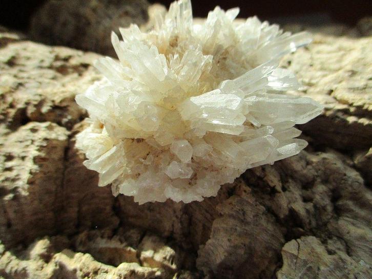 Bergkristal - Cluster - Naaldenkwarts, Verzamelen, Mineralen en Fossielen, Mineraal, Ophalen of Verzenden