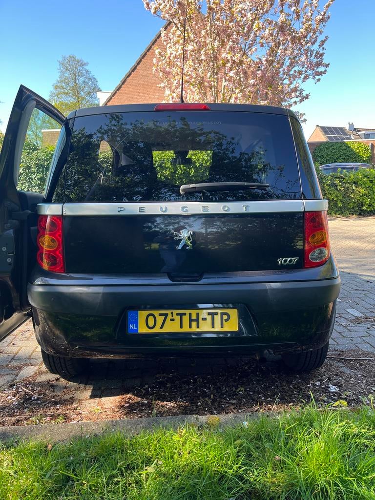 Peugeot 1007 1.4 2006 Zwart, Auto's, Bestelauto's, Voorwielaandrijving, 1360 cc, 4 cilinders, 4 stoelen