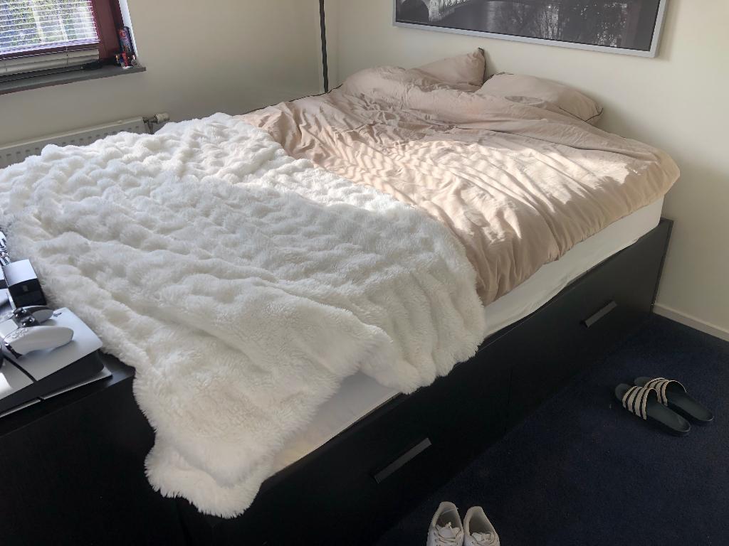 Ikea 2 persoonsbed met onderlades, Huis en Inrichting, Slaapkamer | Bedden, Ophalen, Strak, Gebruikt, 90 cm