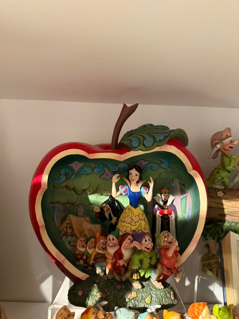 Appel Scene Sneeuwwitje Disney Traditions (Jim Shore), Verzamelen, Disney, Ophalen of Verzenden, Sneeuwwitje of Doornroosje, Zo goed als nieuw