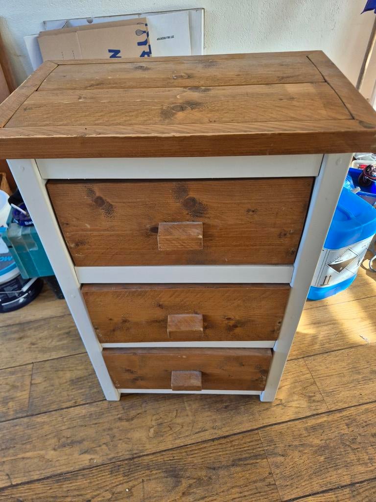 Houten kastje met 3 lades - 60 cm breed, 92 cm hoog, Ophalen