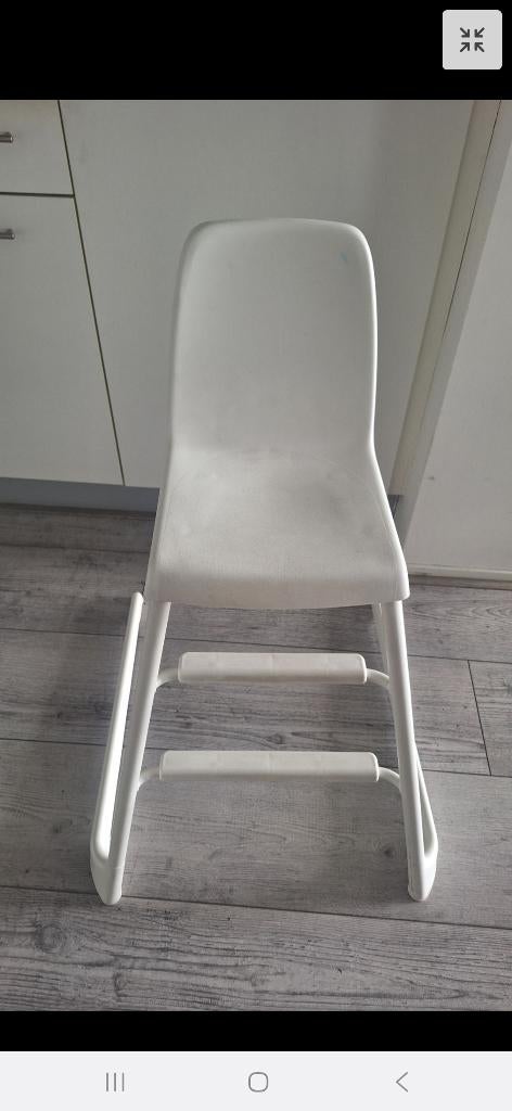 Witte IKEA kinderstoel zittinghoogte 55 cm, Kinderen en Baby's, Kinderstoelen, Ophalen, Gebruikt, Overige typen, Aanschuifbaar