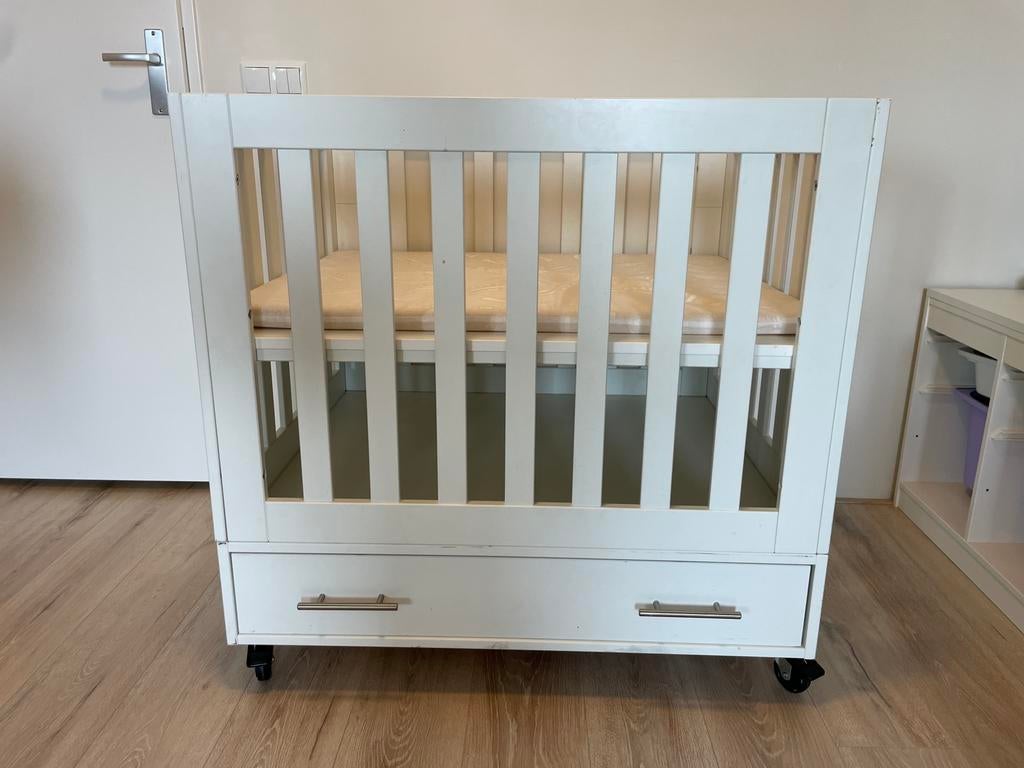 Stevige baby box met lade, Kinderen en Baby's, Boxen, Ophalen, Zo goed als nieuw, Rechthoekig, In hoogte verstelbaar