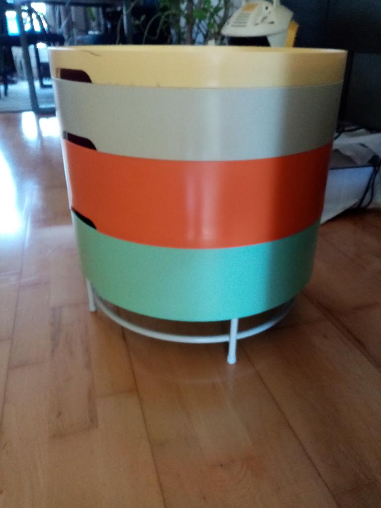 IKEA vintage design PS2014 bijzettafel nachtkastje, Huis en Inrichting, Tafels | Bijzettafels, Zo goed als nieuw, Rond, 45 tot 60 cm