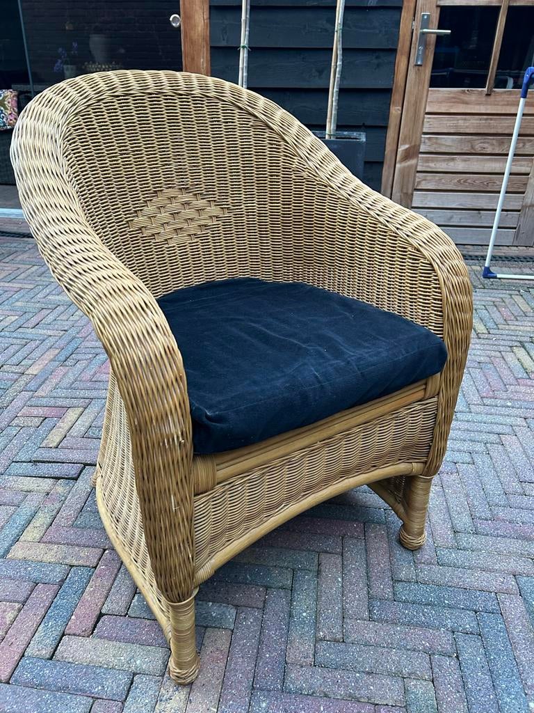 Comfortabele rieten stoel met kussen, Huis en Inrichting, Stoelen, Ophalen, Gebruikt, Bruin, Riet of Rotan