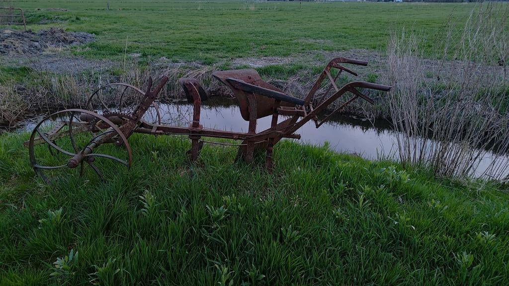Antieke ploeg - Decoratief landbouwwerktuig, Ophalen