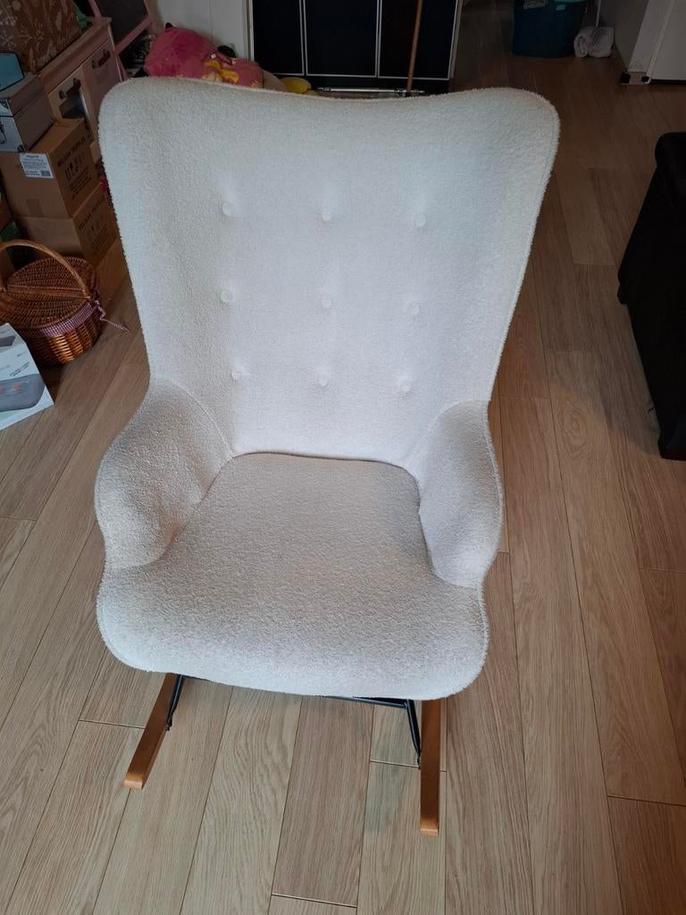 AEMELY Schommelstoel Crème Bouclé Stof, Huis en Inrichting, Stoelen, Ophalen, Modern, Scandinavisch, Comfort, Gebruikt, Wit