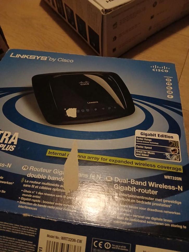 Linksys by Cisco WRT320N Dual-Band Wireless-N Gigabit Router, Computers en Software, Routers en Modems, Zo goed als nieuw, Router