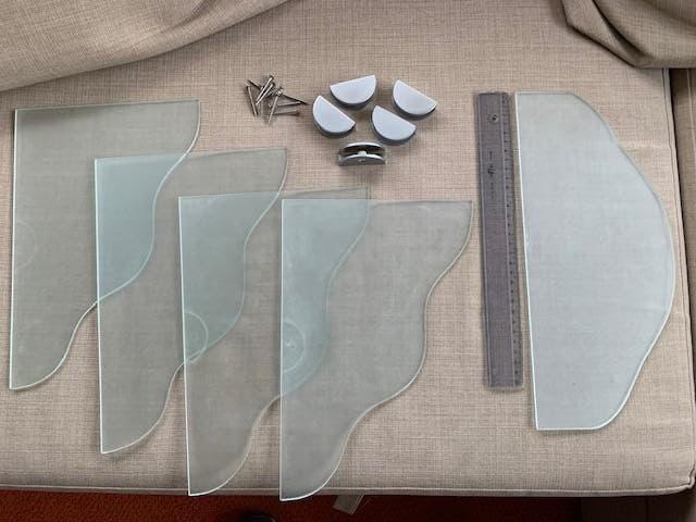 5 bijzondere, gegolfde (mat) glazen planchets, Huis en Inrichting, Badkamer | Badtextiel en Accessoires, Gebruikt, Overige typen