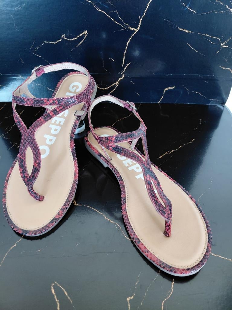 Leren Gioseppo sandalen 39, Kleding | Dames, Schoenen, Zo goed als nieuw, Sandalen of Muiltjes, Rood, Verzenden