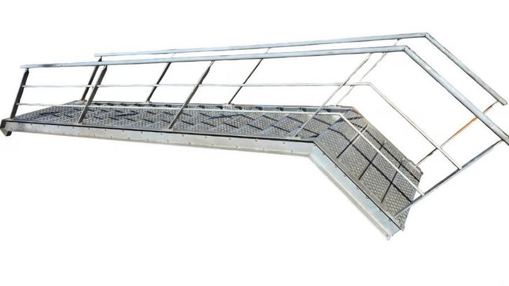 Buitentrap verzinkte trap 340cm hoog, plateau 96cm lang., Doe-het-zelf en Verbouw, Ladders en Trappen, Gebruikt, Trap, 2 tot 4 meter