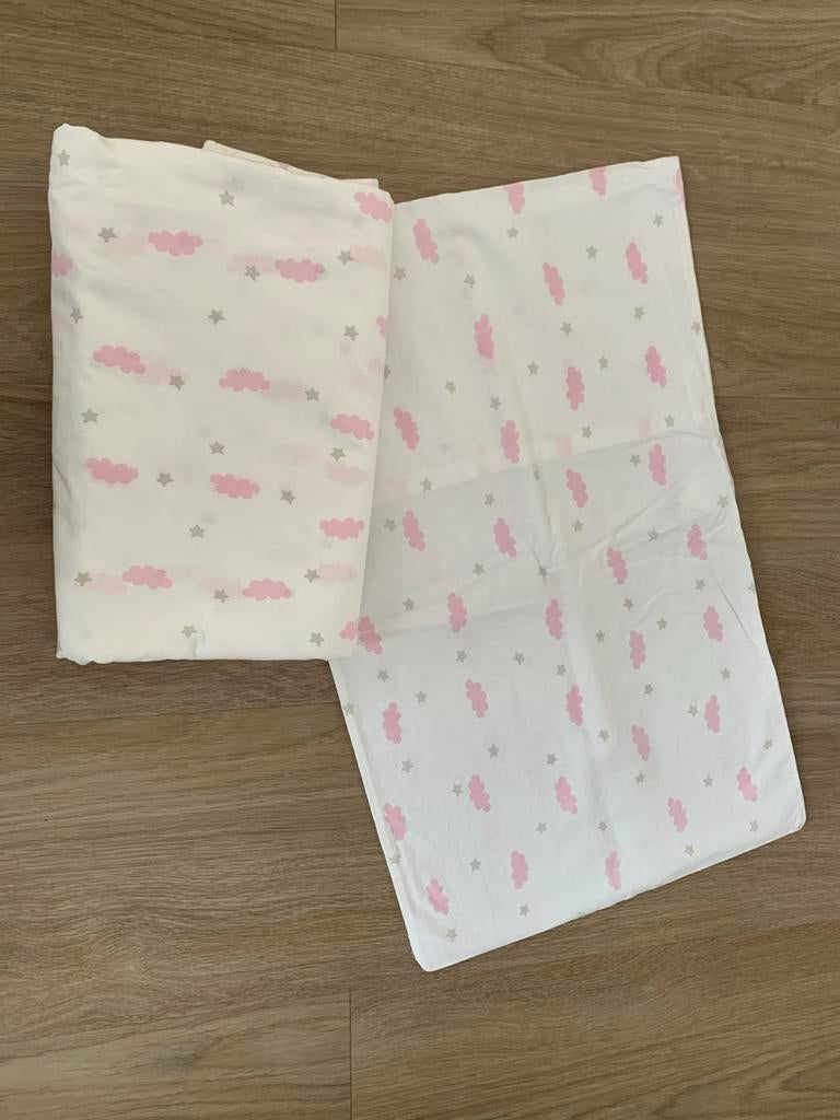 IKEA Peuterdekbedovertrek met roze wolkjes en grijze sterren, Ophalen, Gebruikt, Meisje, Dekbedovertrek