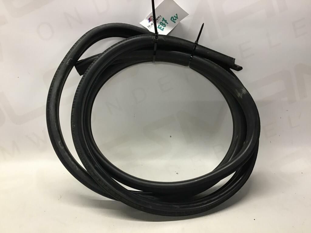 Deurrubber rechtsvoor BMW 1-serie E87 ('07-'11), Auto-onderdelen, Gebruikt, -, -, Ophalen of Verzenden