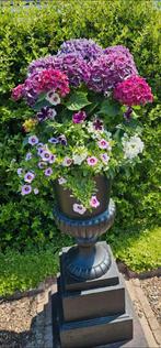 Zwarte gietijzer plantenbak op gietijzer sokkel, Ophalen of Verzenden, Rond, Metaal, Minder dan 30 cm