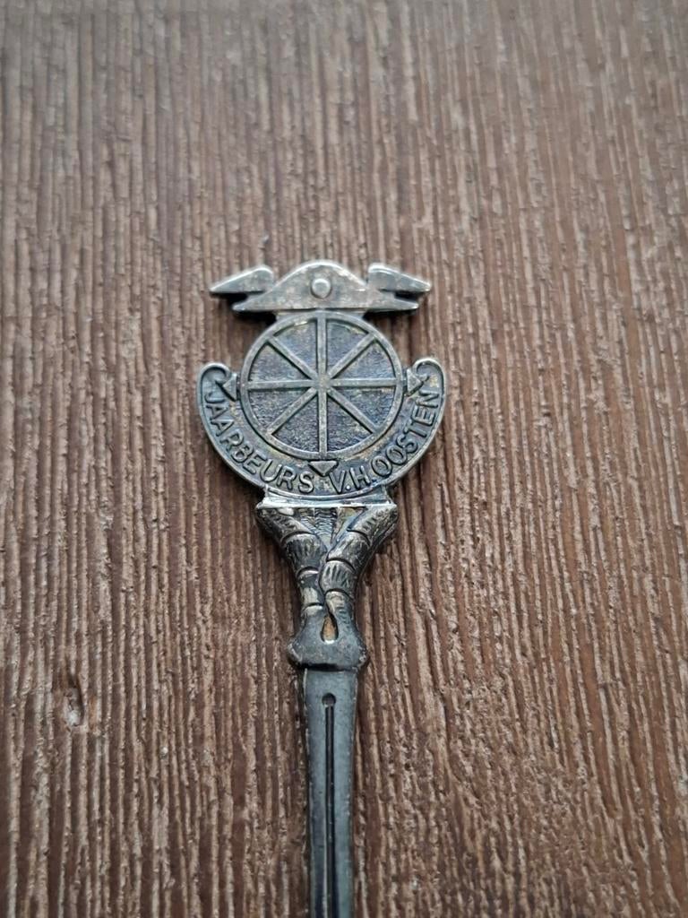 Oud verzilverd lepeltje Jaarbeurs van het Oosten, Antiek en Kunst, Ophalen of Verzenden