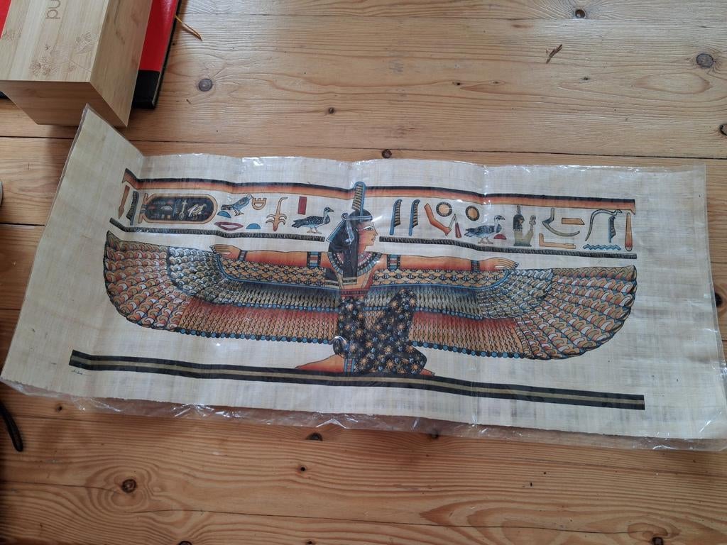 Egyptische Papyrus Mat - Isis met Vleugels 80x32 cm, Antiek en Kunst, Ophalen of Verzenden