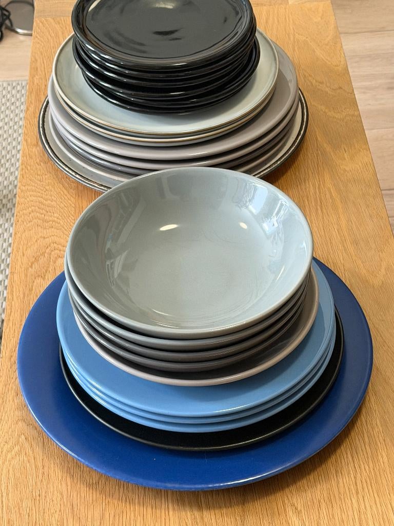 Collectie van blauw en beige borden, Huis en Inrichting, Keuken | Servies, Gebruikt, Keramiek, Ophalen of Verzenden, Bord(en)