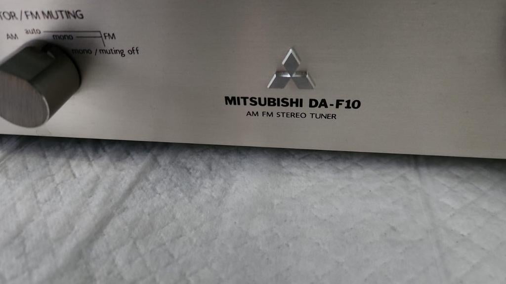 Mitsubishi DA-F10 AM FM Stereo Tuner, Ophalen of Verzenden