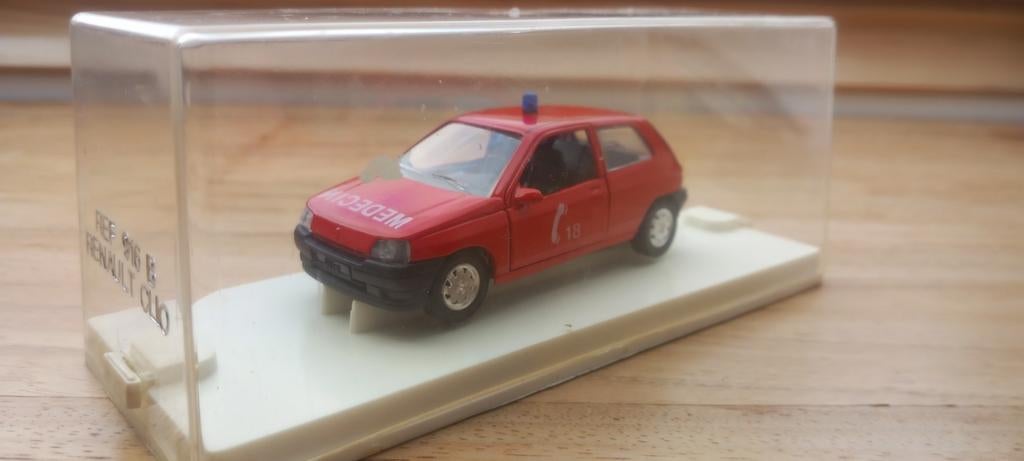 Renault clio 1.1 pompiers, Ophalen of Verzenden, Zo goed als nieuw, Auto, Solido
