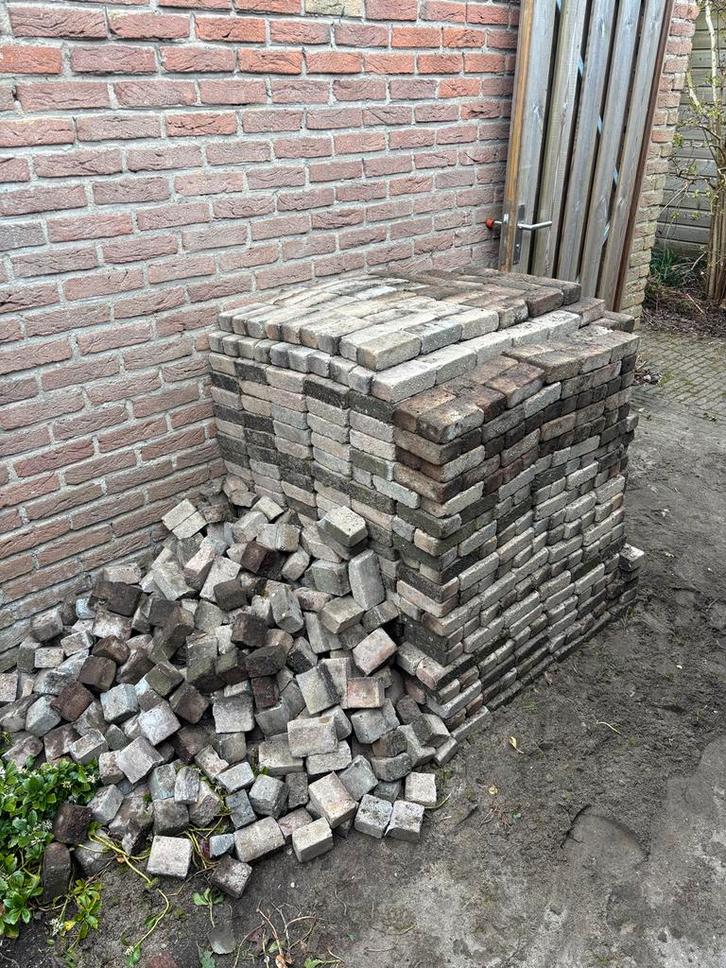 Gratis afhalen- klinkers + palisades, Tuin en Terras, Tegels en Klinkers, Gebruikt, Klinkers, Beton, 10 m² of meer, Ophalen