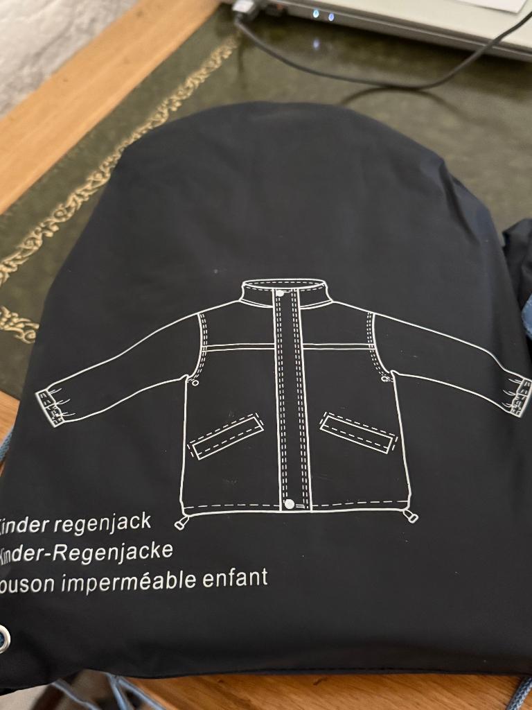 Te Koop: Kinder Regenkleding 2 maten kleur blauw/zwart., Ophalen of Verzenden, Zo goed als nieuw, Regenjas