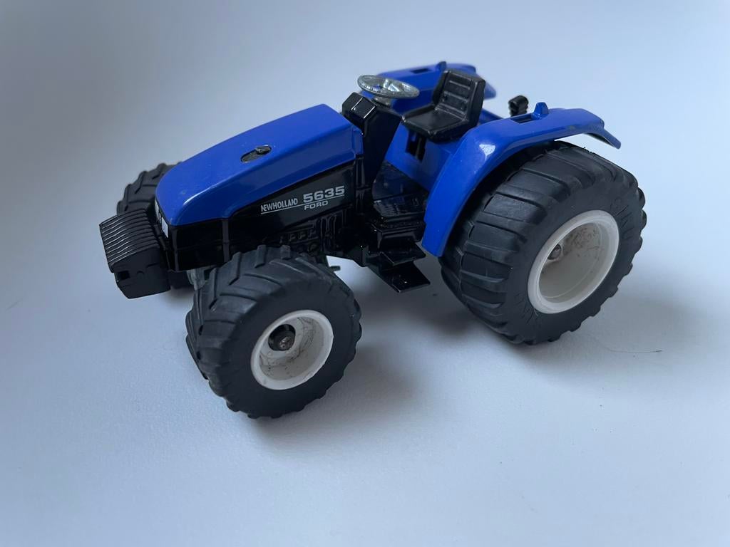 Model New Holland Ford 5635, blauw, Siku 1/32, Ophalen of Verzenden, Gebruikt, Tractor of Landbouw, SIKU