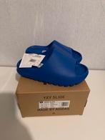 Yeezy Slide Azure - Maat 39, Kleding | Dames, Schoenen, Ophalen of Verzenden, Nieuw, Blauw, Slippers