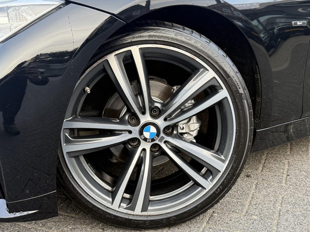 BMW 3 Serie Touring 318d High Executive (bj 2014, automaat), Stof, Zwart, Diesel, 3-Serie