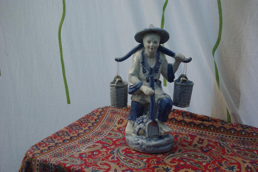 Waterdragers  ( Aziatisch, Antiek en Kunst, Kunst | Beelden en Houtsnijwerken, Ophalen of Verzenden, Hout, Beeld