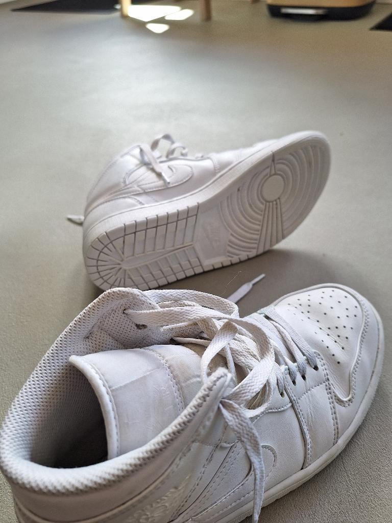 Nike air jordan mid 40 izgs, Kleding | Dames, Schoenen, Wit, Nike, Ophalen of Verzenden, Sneakers of Gympen