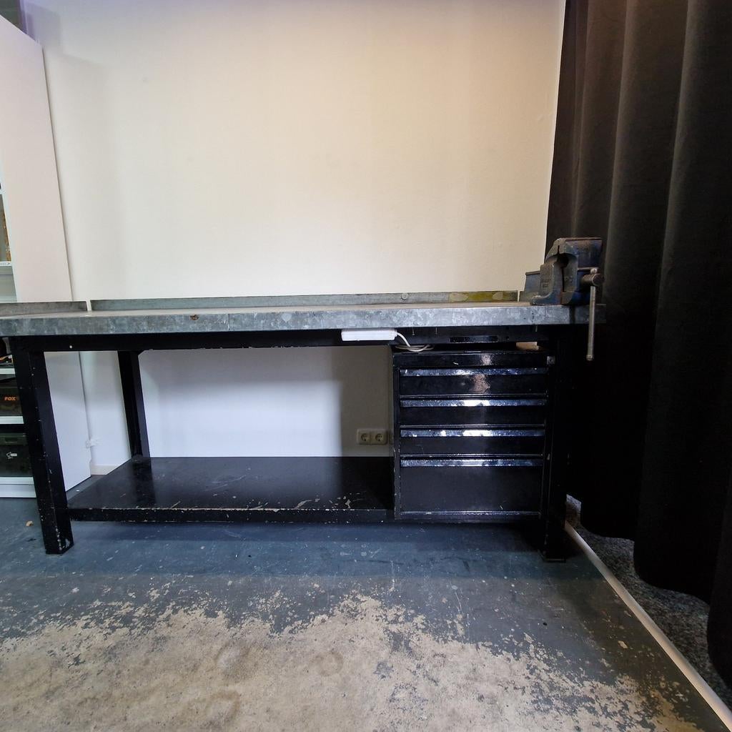 Mooie stevige grote stalen werkbank + ladekast + bankschroef, Ophalen, Gebruikt, 170 cm of meer, Bankschroef