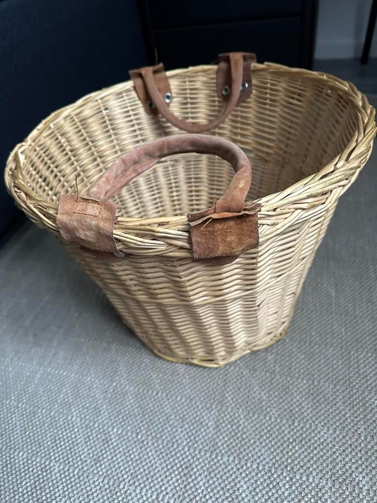 Mand, Huis en Inrichting, Woonaccessoires | Schalen en Manden, Ophalen of Verzenden, Zo goed als nieuw, Rechthoekig, Riet