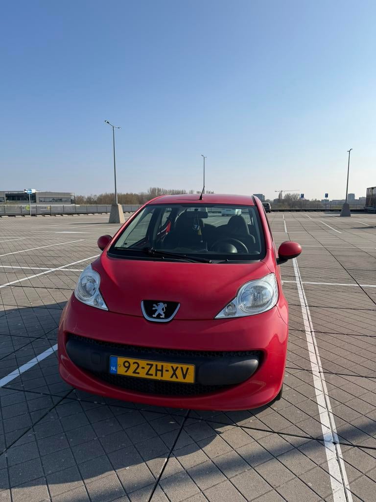 Peugeot 107 1.0 12V 5DR 2008 Rood, Auto's, Peugeot, Voorwielaandrijving, 4 stoelen, 68 pk, Origineel Nederlands