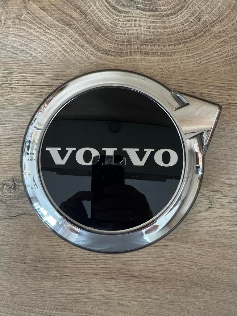 Volvo XC4 logo embleem 32337963, Ophalen of Verzenden, Gebruikt, Volvo