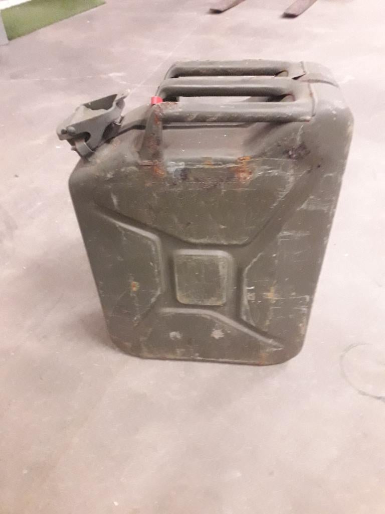 jerrycans militair 20 liter, Minder dan 75 liter, Ophalen, Gebruikt, Metaal