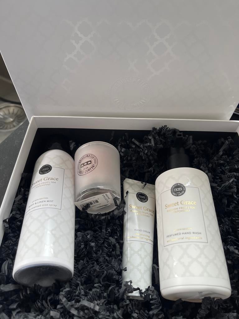 Sweet Grace Giftset: Body & Home Fragrance Collectie, Ophalen of Verzenden, Nieuw, Bad & Douche